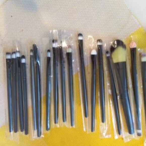 20 Mini Piece Black Make Up Brush Set - Picture 3 of 3